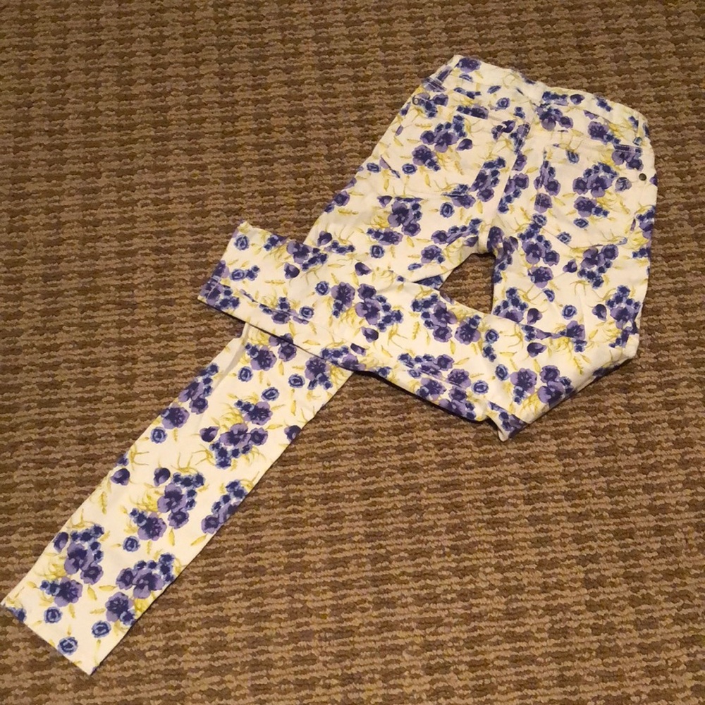 Floral printed ankle pants